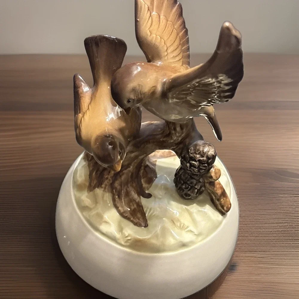 1981 Otagiri Japan Porcelain Birds Music Box Hand Painted Rotating Plays Sing